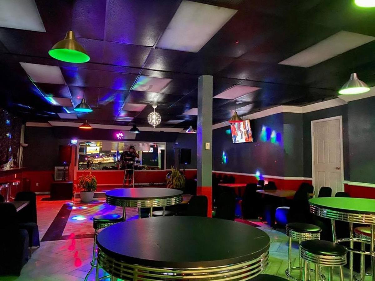 R Nite Star Inn And Suites -Home Of The Cowboys & Rangers 알링턴 외부 사진
